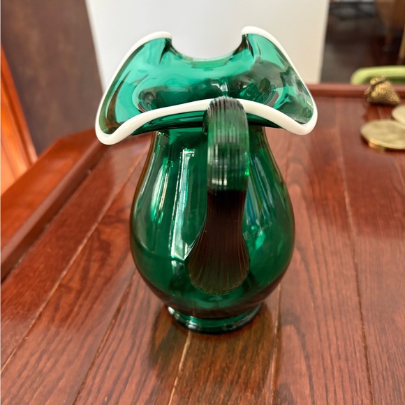 Vintage Fenton Glass Emerald Green Snow Crested with Reed Handle - Picture 3 of 6